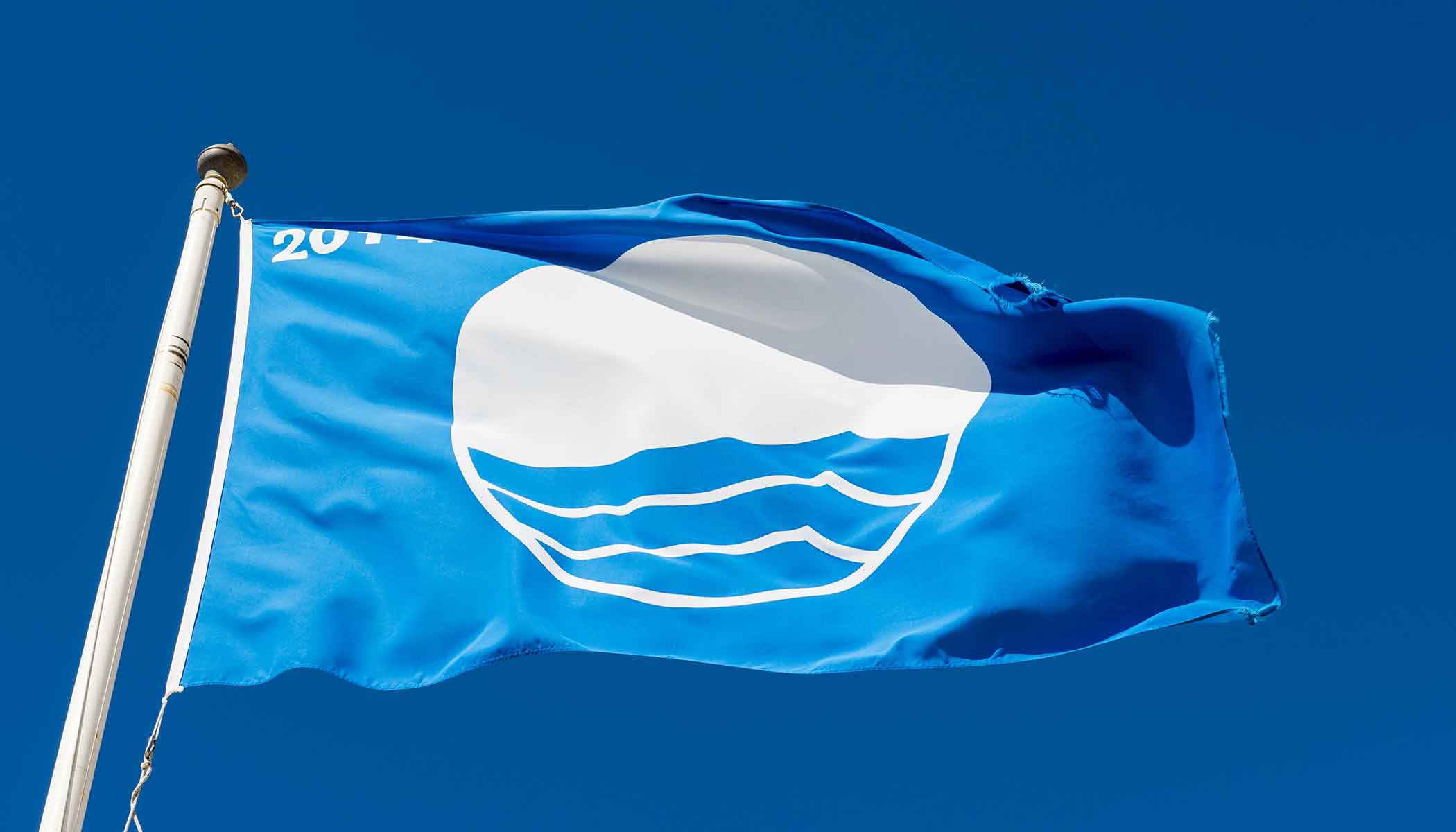 Bandiere Blu 2026: la guida definitiva per scegliere il mare più bello dell'estate, regione per regione